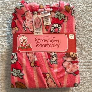 World of Strawberry Shortcake ladies plush robe in size large